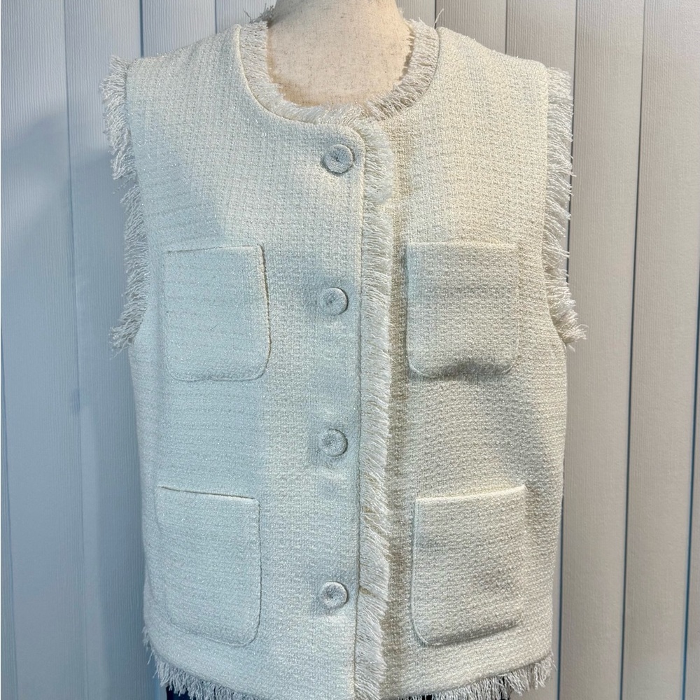 Chic Cream Sleeveless Tweed Vest